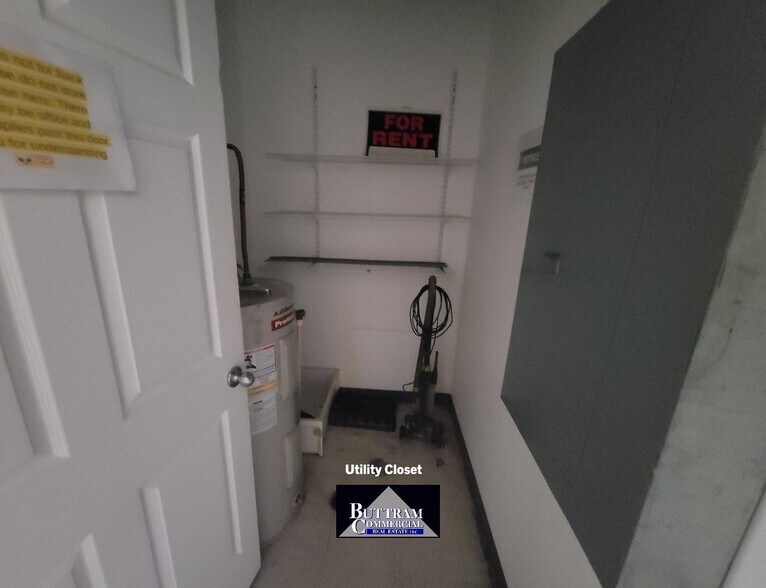 More Photos Of 1612 S Madison St, Webb City Storefront For Lease