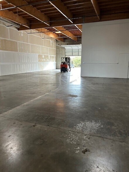 More Photos Of 4949 Fulton Dr, Fairfield Research And Development For Lease