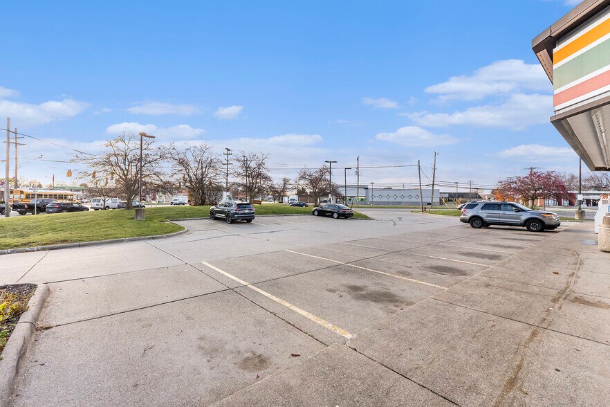 More Photos Of 3909 E 14 Mile Rd, Sterling Heights General Retail For Sale