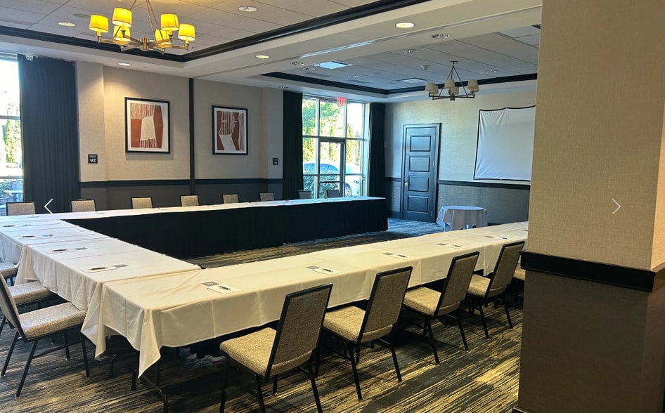 More Photos Of 1110 Willow Rd, Northbrook Hotel For Lease