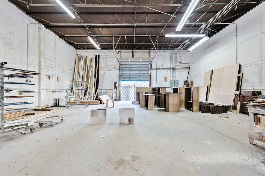 More Photos Of 1051 E 24th St, Hialeah Warehouse For Sale