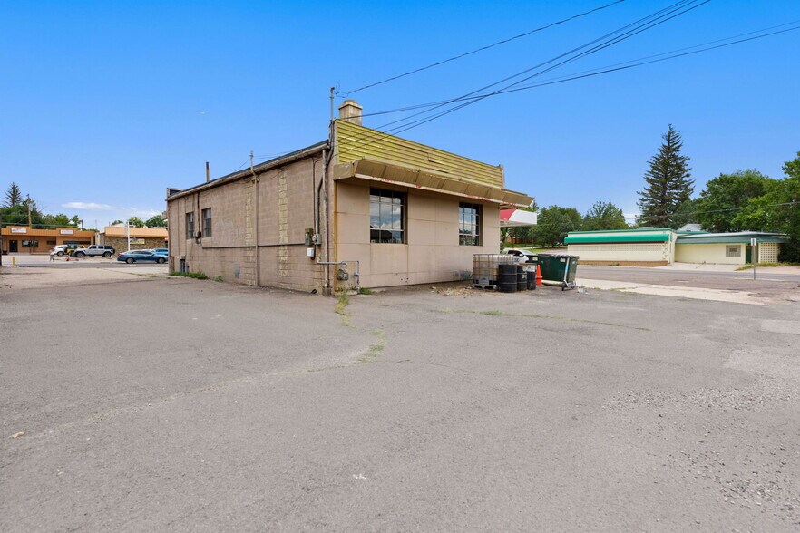 More Photos Of 1822 Logan Ave, Cheyenne Service For Sale