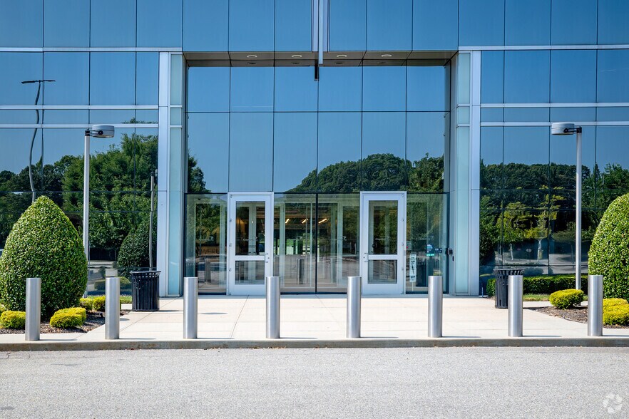 More Photos Of 1307 Walt Whitman Rd, Melville Office For Sale