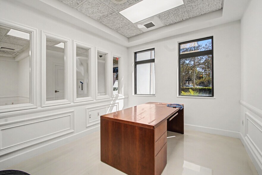 More Photos Of 4025 Radio Rd, Naples Showroom For Sale