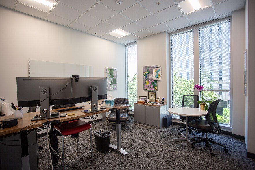More Photos Of 450 S Orange Ave, Orlando Office For Lease