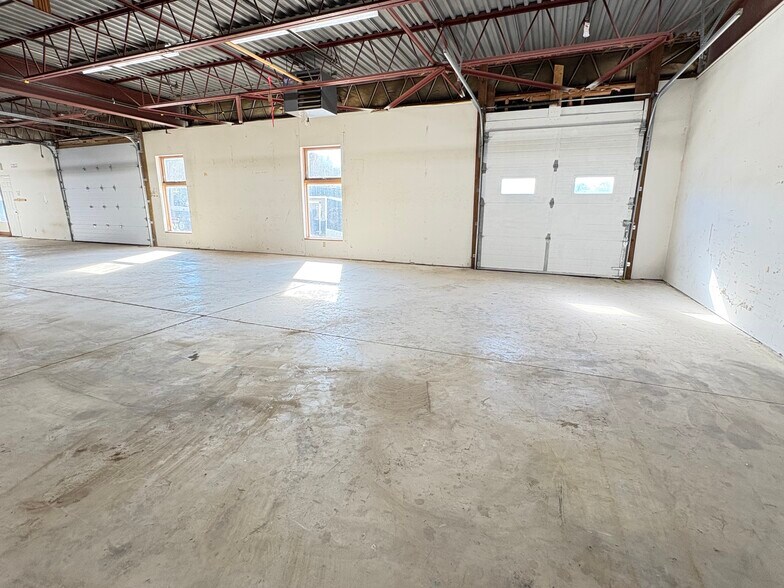 More Photos Of 115 Centennial Rd, Shelburne Warehouse For Lease