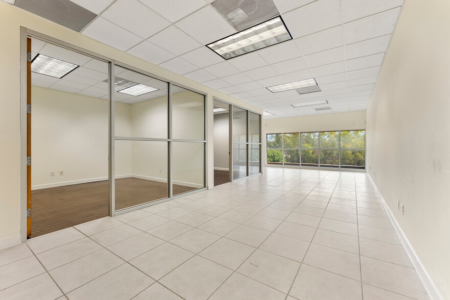 More Photos Of 20165-20199 NE 16th Pl, Miami Flex For Lease