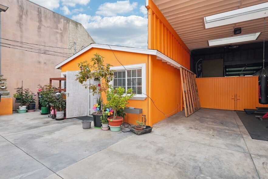 More Photos Of 10240 Atlantic Ave, South Gate Storefront For Sale