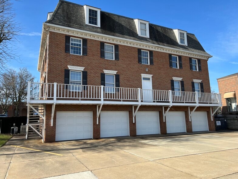 More Photos Of 3057 W Market St, Fairlawn Office For Lease