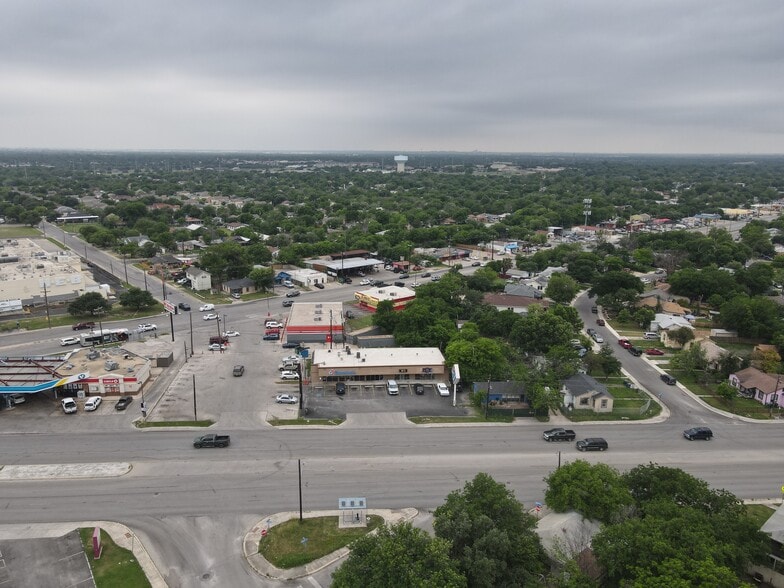 More Photos Of 129-137 Bandera Rd, San Antonio Storefront For Lease