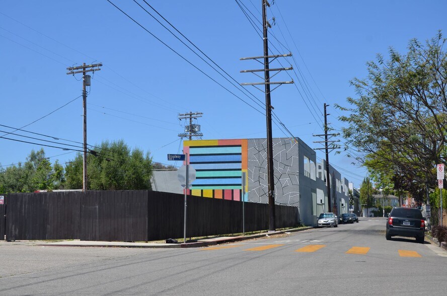 More Photos Of 905 Electric Ave, Venice Unknown For Lease