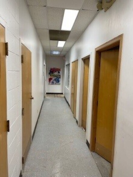 More Photos Of 126 S 4th St, Dekalb Office For Lease