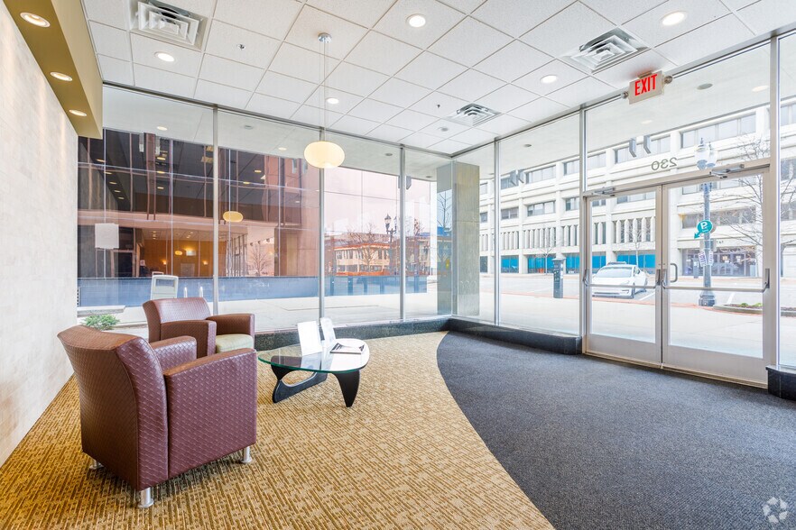 More Photos Of 230 N Washington Sq, Lansing Medical For Lease