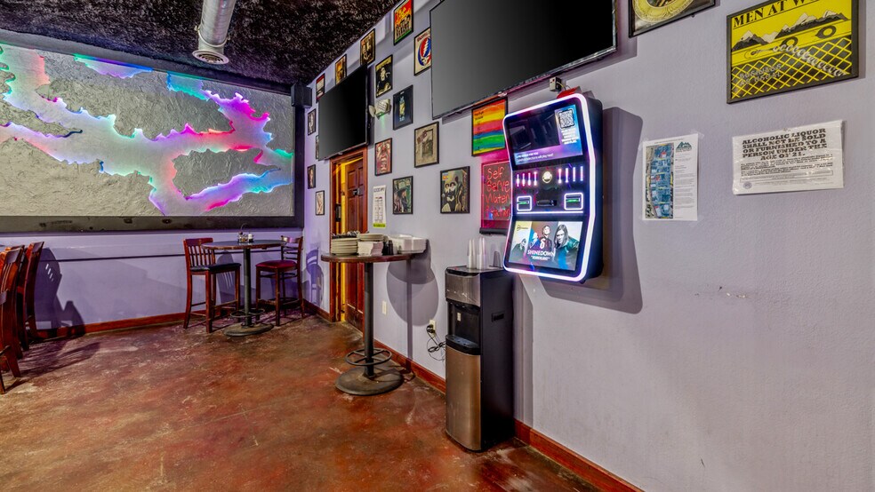 More Photos Of 207 E Hughitt St, Iron Mountain Restaurant For Sale