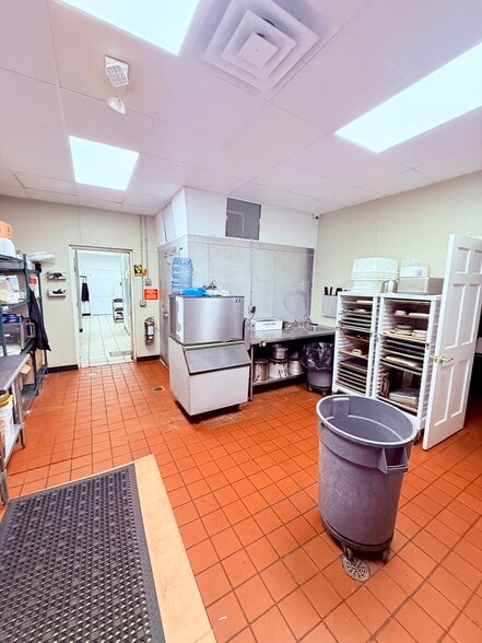 More Photos Of 1187 S Gratiot Ave, Clinton Township Restaurant For Lease