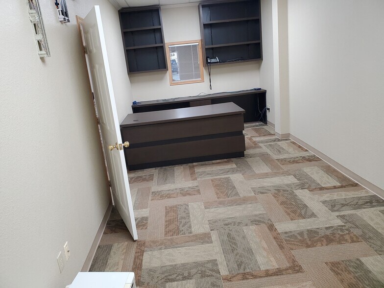 More Photos Of 6221-6227 W Gore Blvd, Lawton Office For Lease