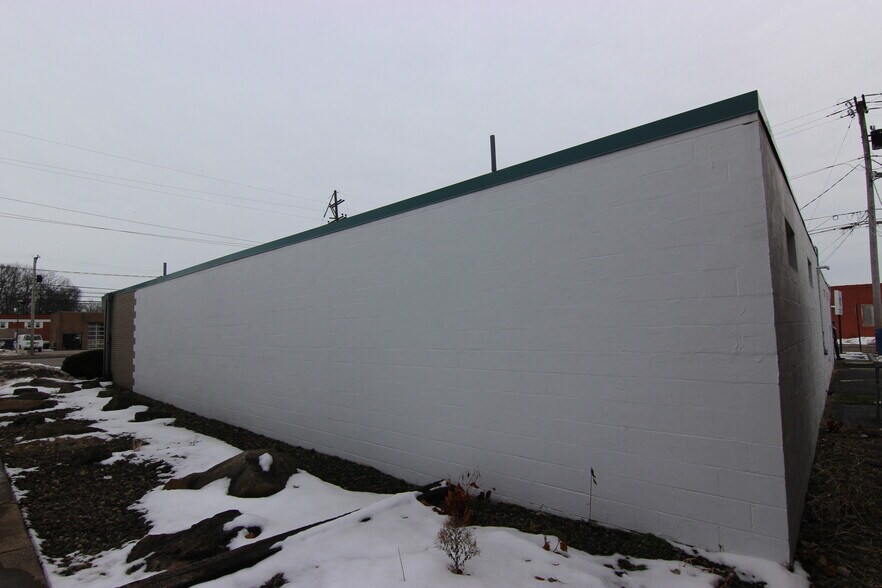 More Photos Of 2900 Belmont Ave, Youngstown Office For Sale