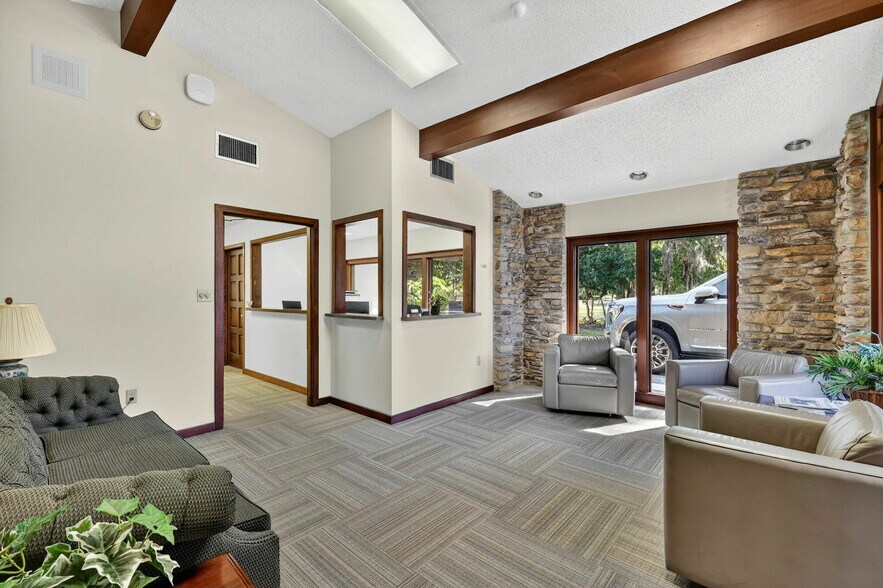 More Photos Of 1029 W Magnolia St, Leesburg Office For Sale