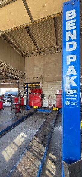 More Photos Of 1601 S Cherokee St, Denver Auto Repair For Sale