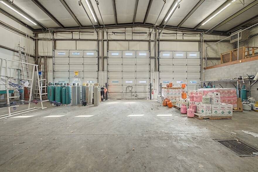 More Photos Of 225 Fiberglass Dr, Mount Juliet Warehouse For Sale