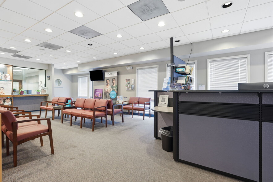 More Photos Of 1568 Woodbourne Rd, Levittown Office For Lease