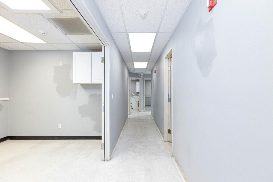 More Photos Of 872 E Sahara Ave, Las Vegas Medical For Lease