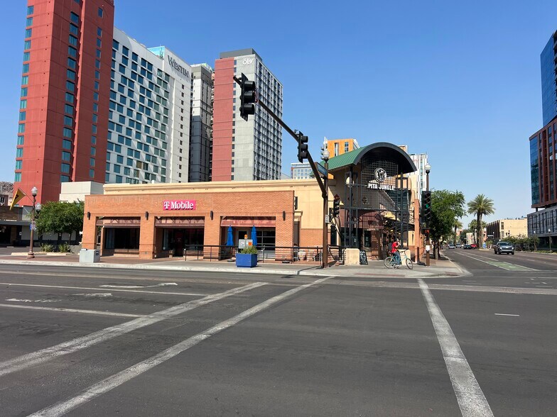 More Photos Of 4 E University Dr, Tempe Restaurant For Lease