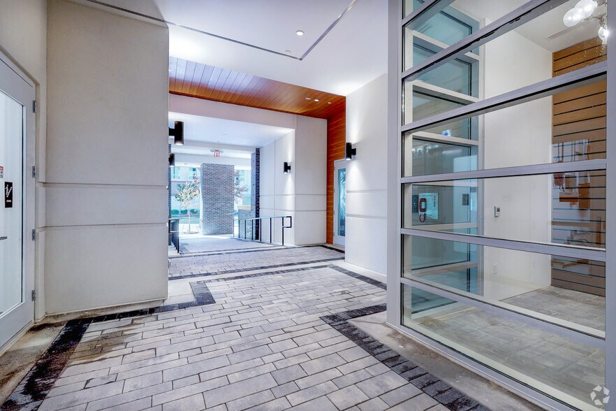 More Photos Of 1916 Ayrsley Town Blvd, Charlotte Office For Lease