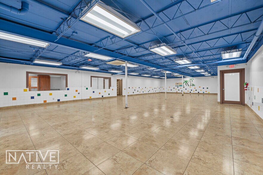 More Photos Of 311-313 E Hallandale Beach Blvd, Hallandale Beach Freestanding For Lease