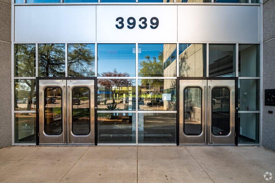 More Photos Of 3939 Belt Line Rd, Addison Office For Lease