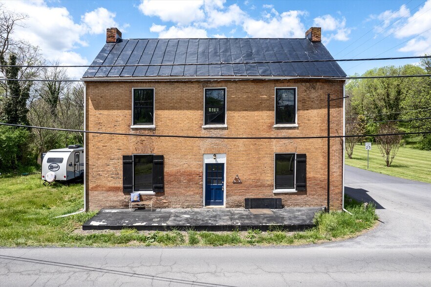 More Photos Of 7211 Queen St, Middleway Flex For Sale