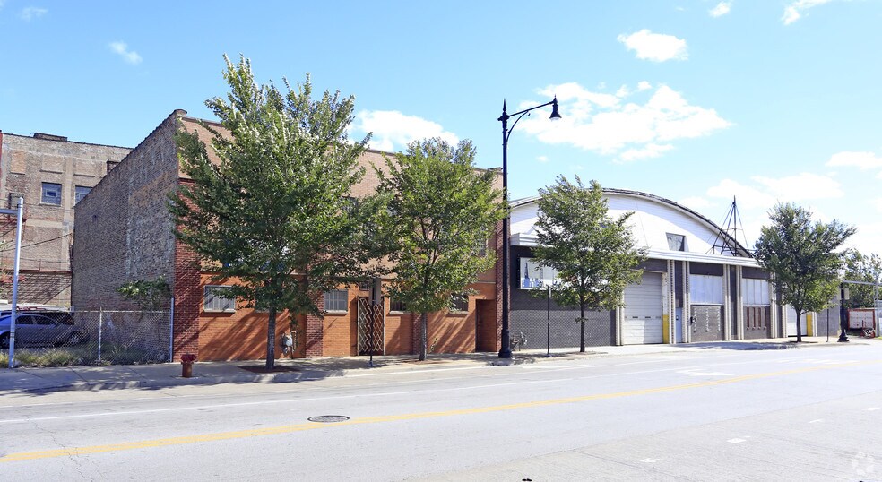 More Photos Of 3903-3927 S Halsted St, Chicago Service For Lease