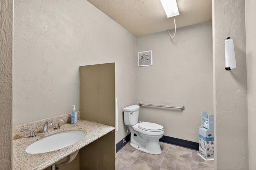 More Photos Of 2006 S Atlantic Ave, Daytona Beach Shores Freestanding For Sale