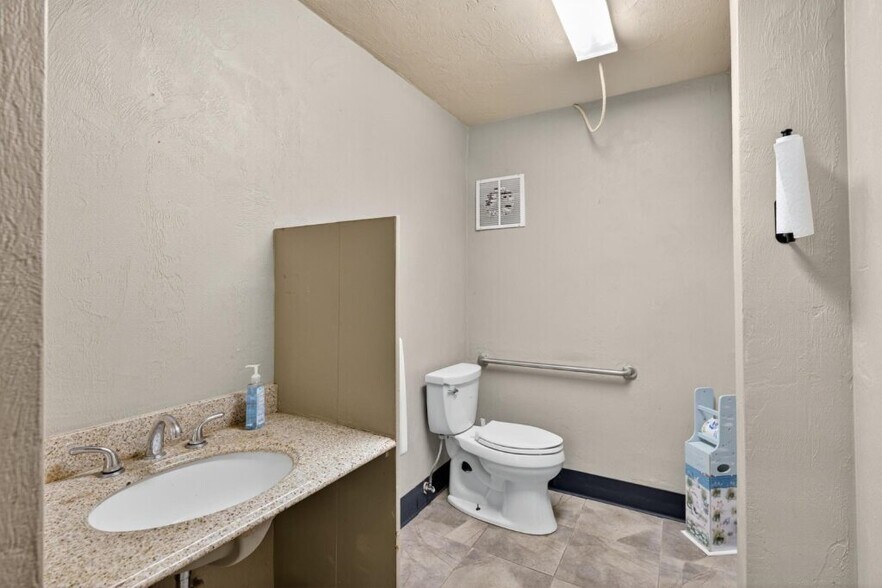 More Photos Of 2006 S Atlantic Ave, Daytona Beach Shores Freestanding For Sale
