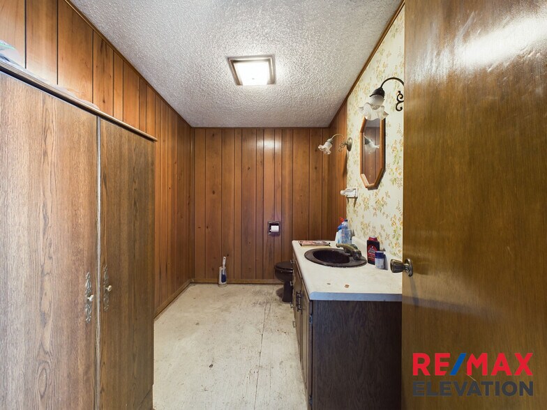 More Photos Of 699 Lane 9, Powell Industrial For Sale