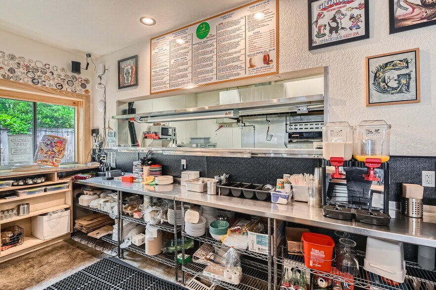 More Photos Of 4343 SE Hawthorne Blvd, Portland Restaurant For Sale