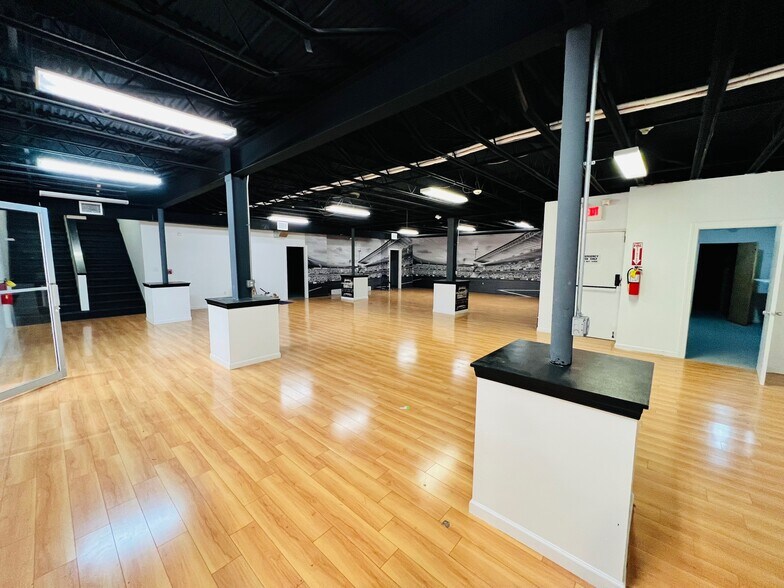 More Photos Of 183 S Broadway, Hicksville Office For Lease