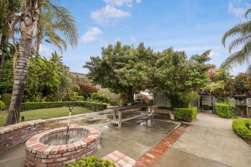 More Photos Of 801 W Whittier Blvd, La Habra Storefront Retail Residential For Sale