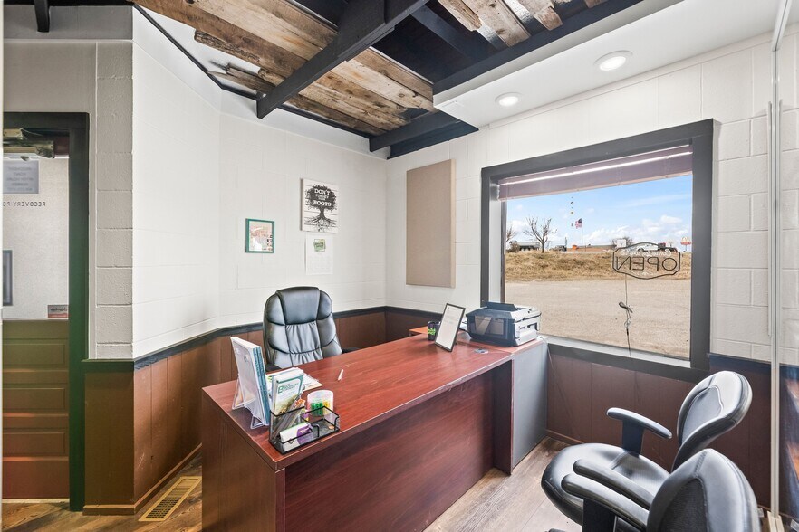 More Photos Of 2000 N 7th Ave, Bozeman Flex For Sale