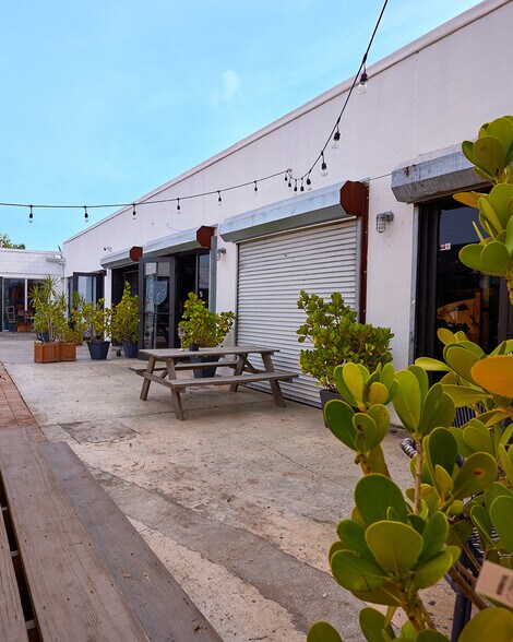 More Photos Of 230 NW 71st St, Miami Warehouse For Lease