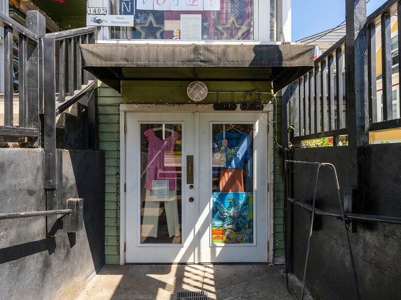More Photos Of 1405 SE Tacoma St, Portland Storefront For Sale