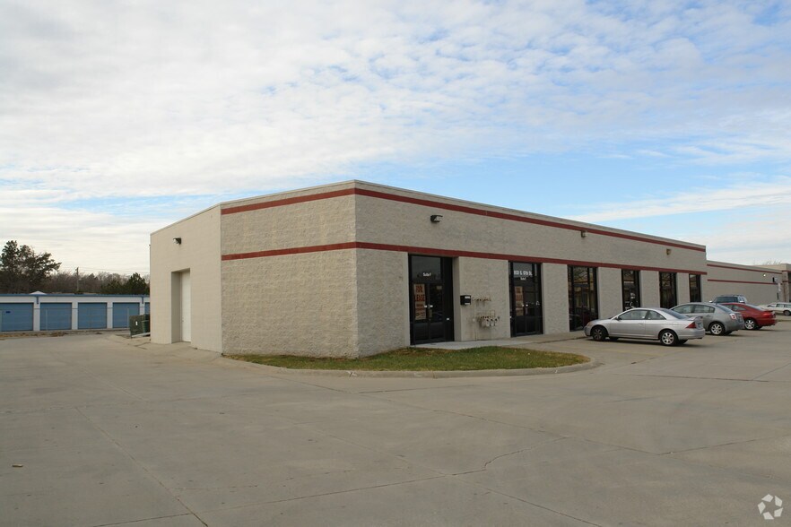 More Photos Of 6131 S 57th St, Lincoln Light Distribution For Lease