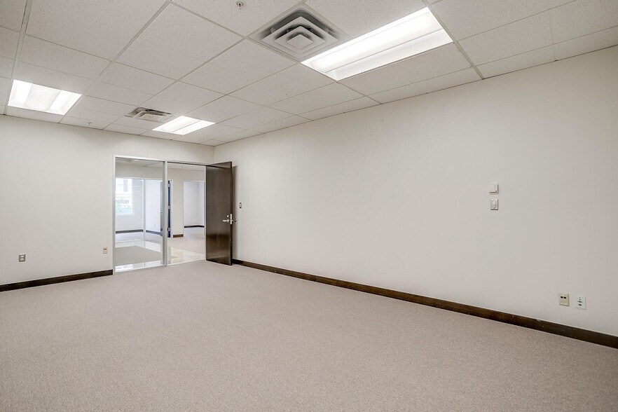 More Photos Of 501-509 Main St, Fort Worth Office For Lease