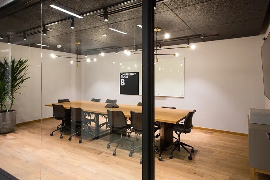 More Photos Of 101 S Tryon St, Charlotte Coworking Space