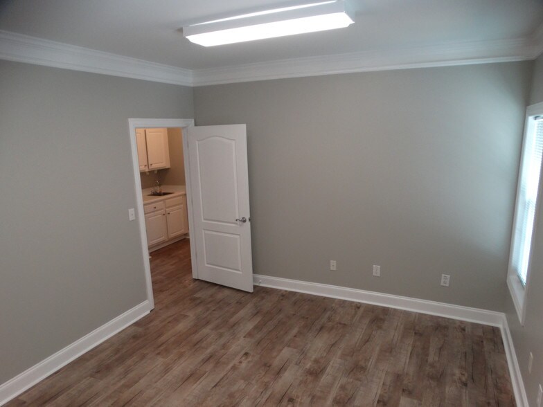 More Photos Of 1050 Shiloh Rd NW, Kennesaw Medical For Sale