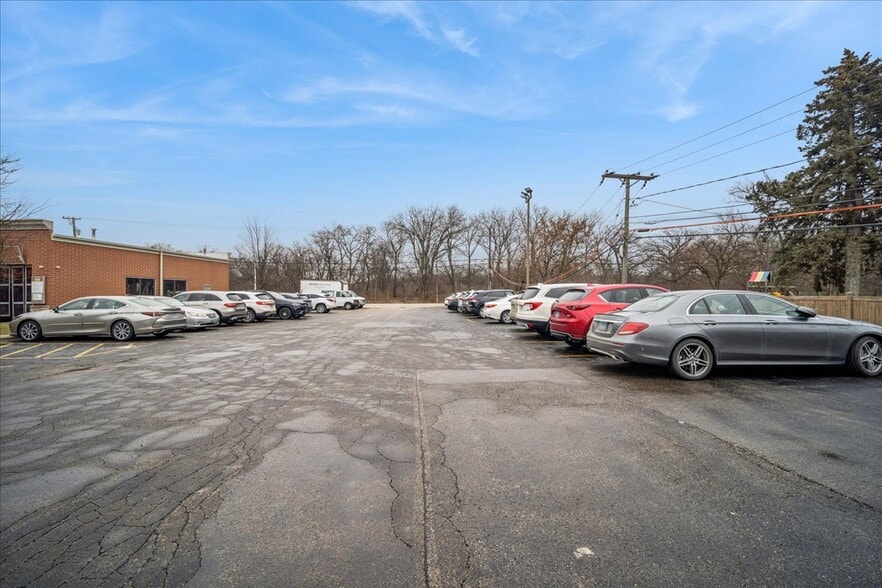More Photos Of 1226-1238 N River Rd, Mount Prospect Freestanding For Lease