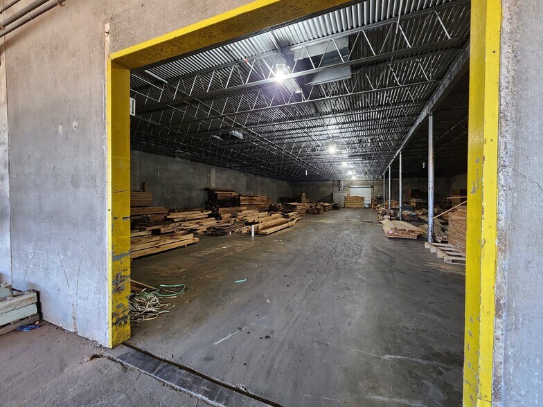 More Photos Of 866 River Rd, Valley Manufacturing For Sale