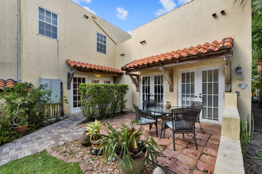 More Photos Of 1608 Lake Ave, West Palm Beach Hotel For Sale