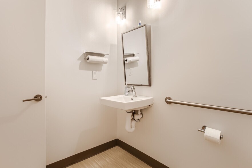 More Photos Of 124 Berkeley Ave, Molalla Medical For Sale