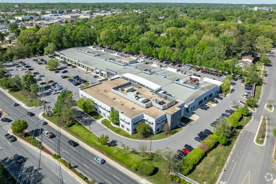 More Photos Of 1750 Forest Dr, Annapolis Medical For Lease